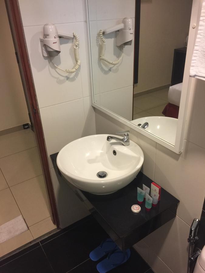 Premierz Hotel Labuan Exterior photo